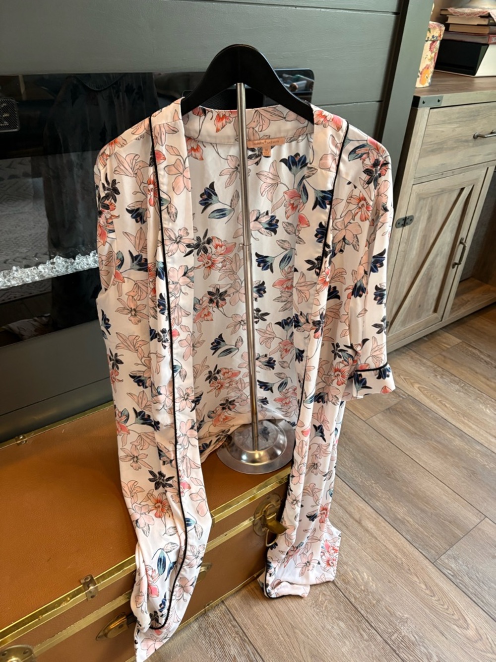 Gibson Latimer Blush Pink Floral Duster with Navy Accents